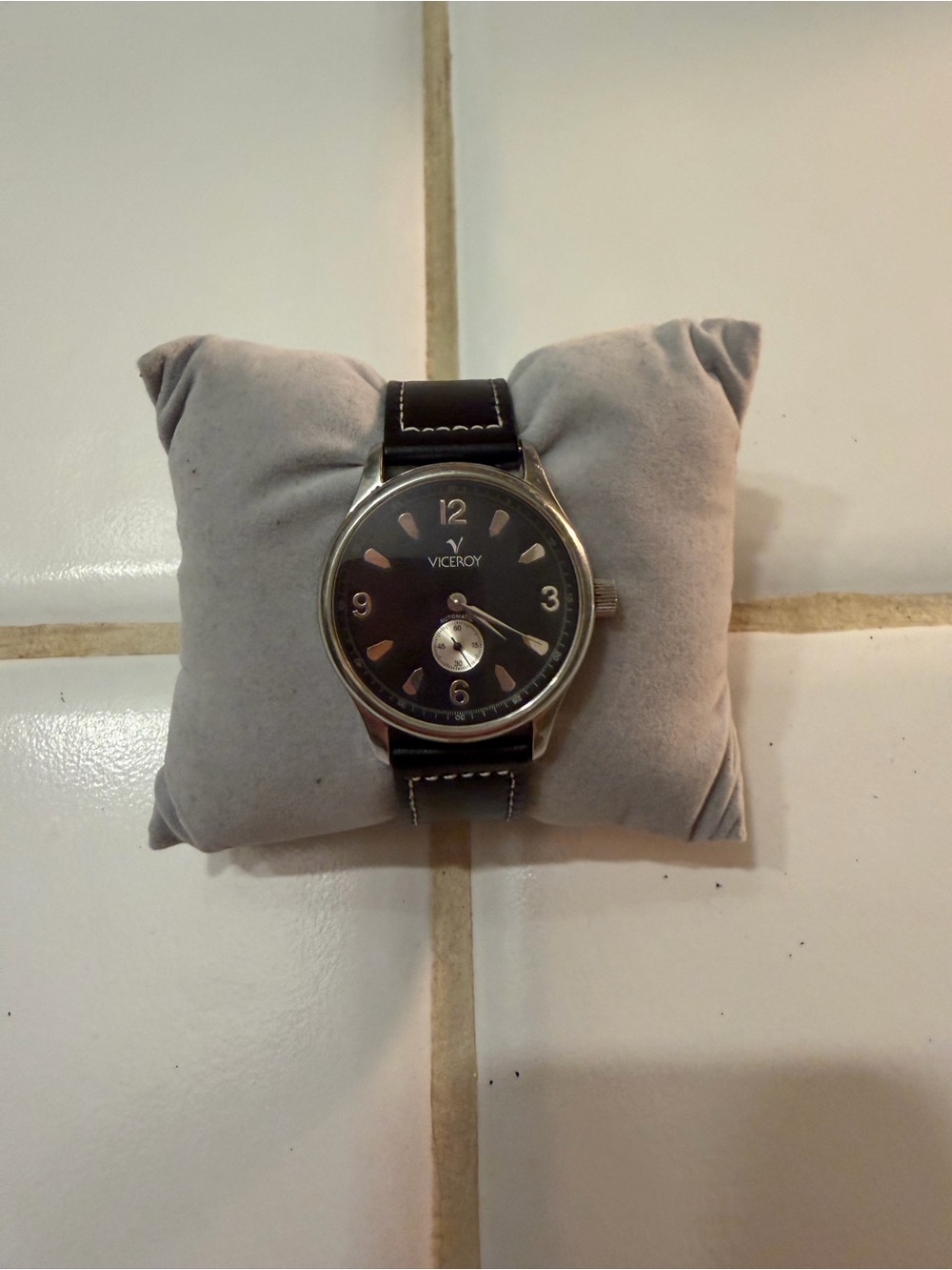 Vintage Viceroy Ref 49009 Men's Automatic 3ATM Black Dial Leather Watch. Works!